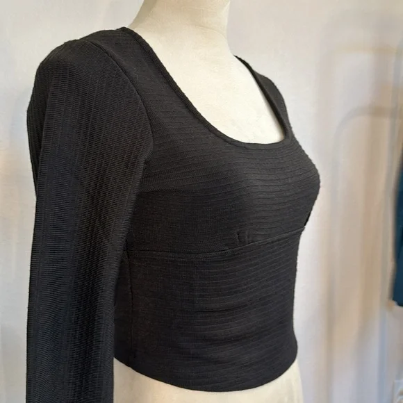 NWT BAND OF THE FREE BOG BLACK CROP TOP RIBBED KNIT LONG SLEEVES TIE - Picture 5 of 10